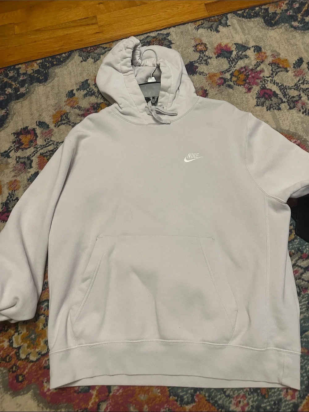 Nike Men's White Pullover Hoodie with Small Logo